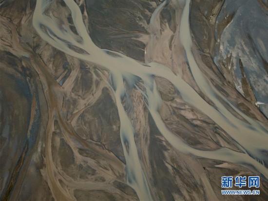 （美丽中国）（1）俯瞰大哈尔腾河